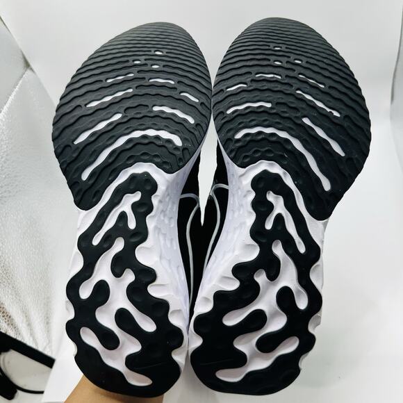 Size 6.5 - Nike React Infinity Run Flyknit 2 Black Women’s Running Shoe - Picture 7 of 9